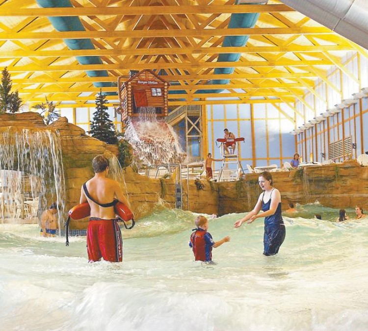 grand-bear-falls-indoor-waterpark-photo